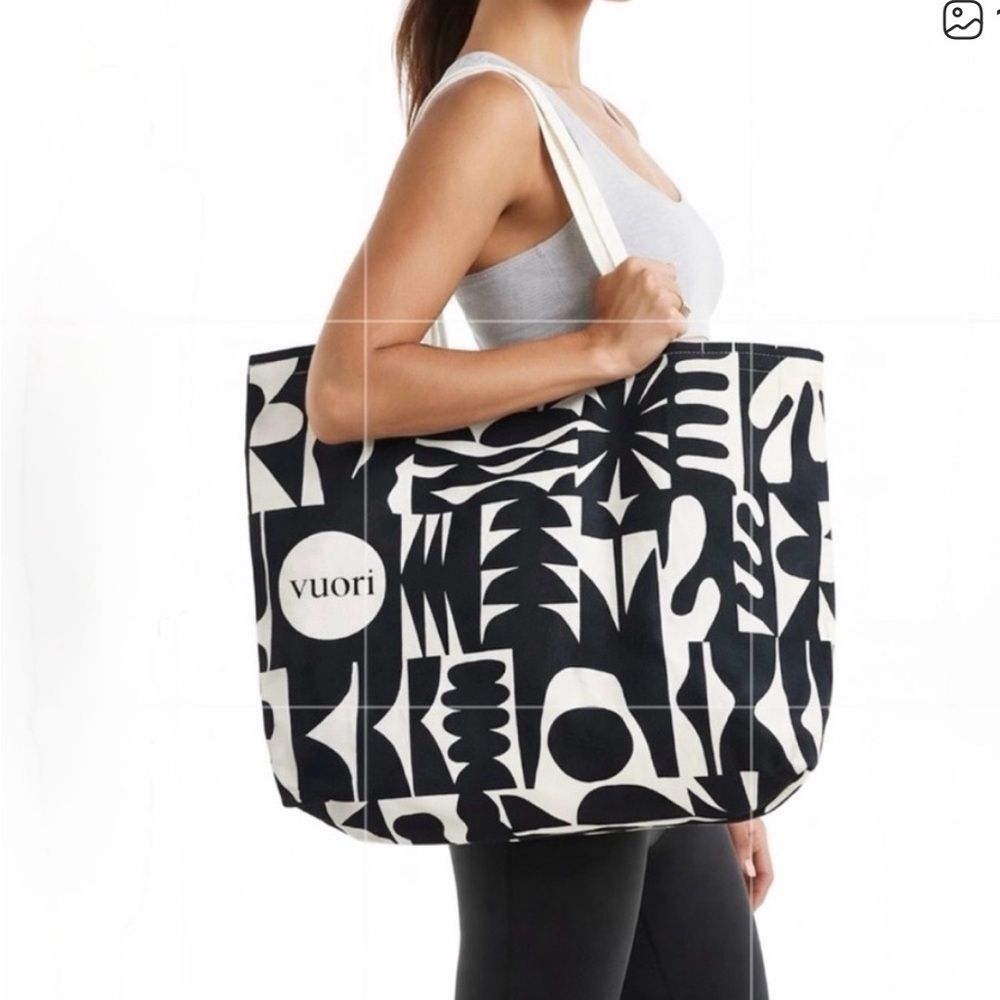 Vuori 24” Canvas Tote Bag Cody Hudson Holiday 2024 Geo Hawaiian Olive White NWOT